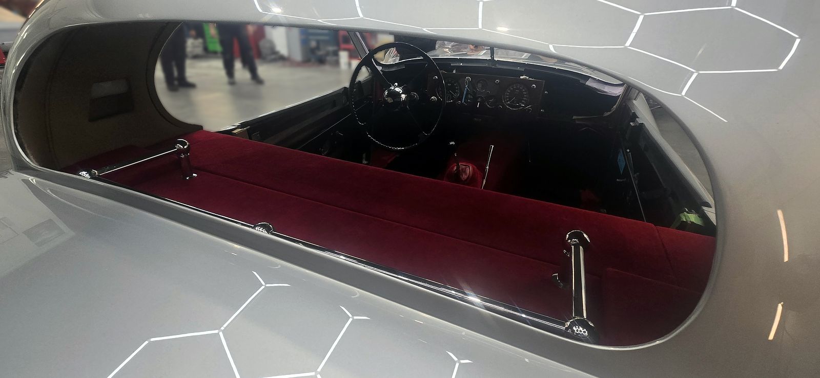 The XK120 Coupé cockpit and dashboard, seen from above