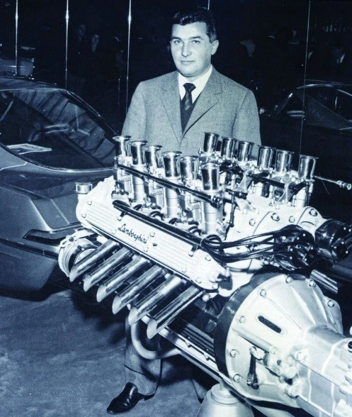 The tera® draws inspiration from Claude Baily’s [ Claude Baily came to Jaguar from the Morris Motors design office. He had come to Morris from the Anzani Engine Factory who built a