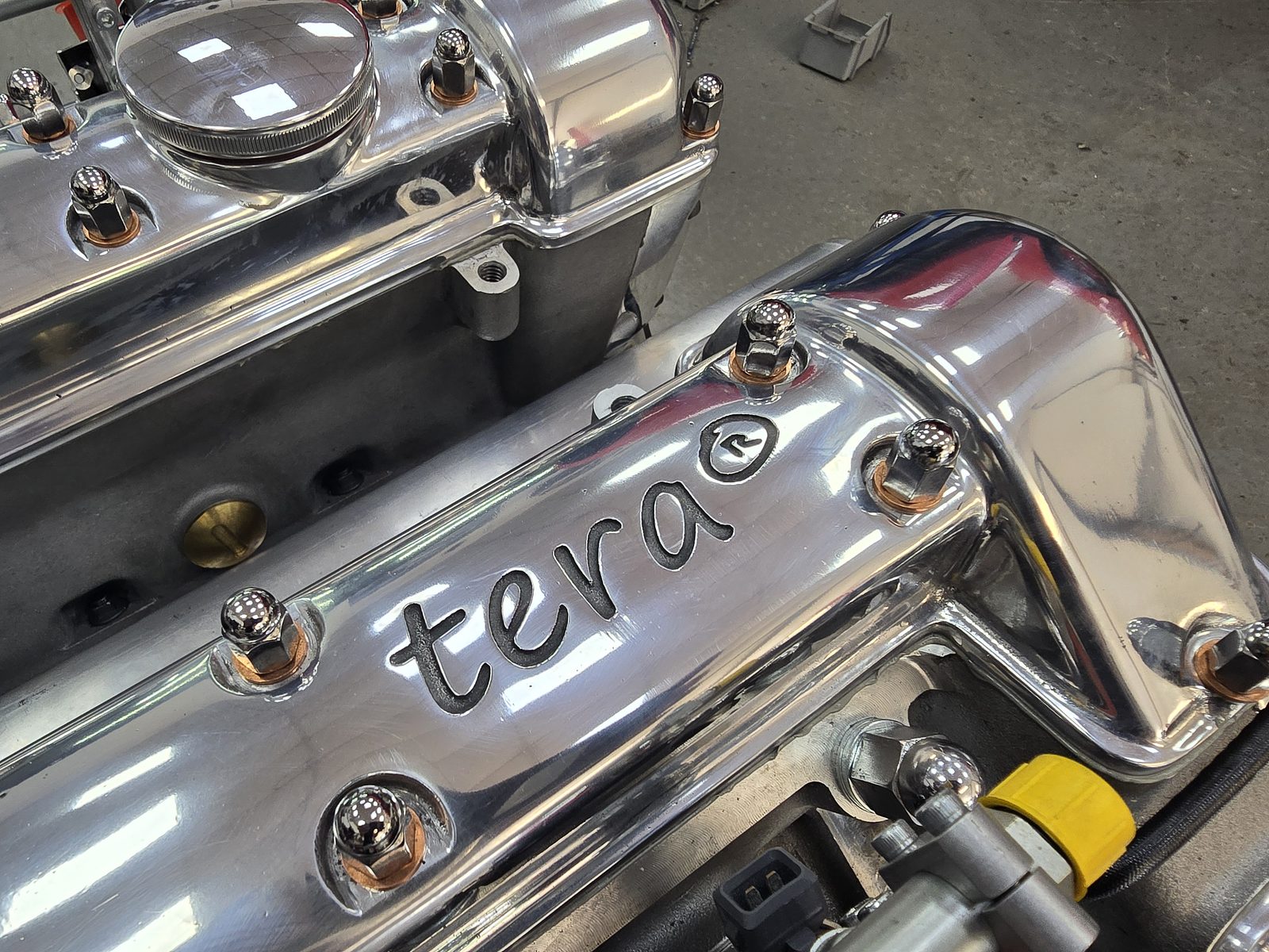 Close-up of the tera® V12 cam covers and fittings